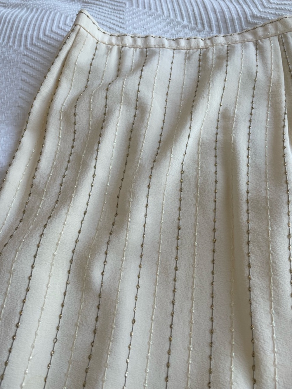 Vintage Carolina Herrera Sz 4 Cream Midi Pencil Skirt with Subtle Pinstripes
